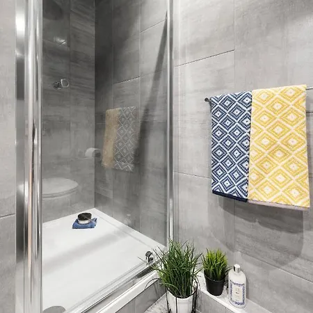 Yugo Explore - Ardcairn House Apartman *